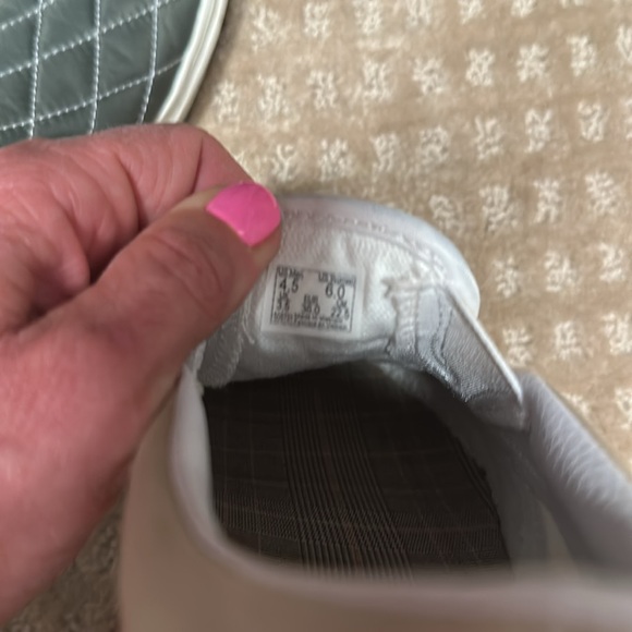 Vans women’s size six slips on. Warn a handful of times only. - Picture 4 of 8